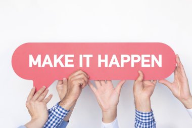 Bir grup insan konuşma balonu holding