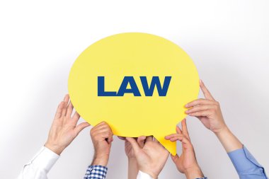 konuşma balonu tutan insanlar