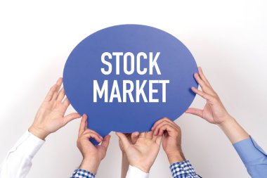 konuşma balonu tutan insanlar