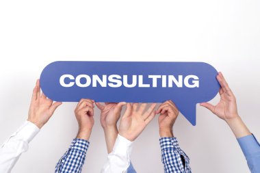 konuşma balonu tutan insanlar