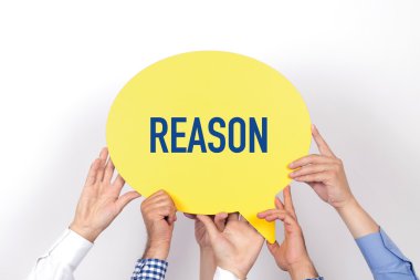 konuşma balonu tutan insanlar