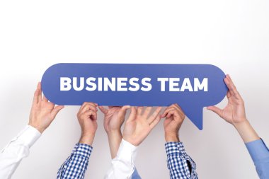 tutan kişi konuşma balonu yazılı