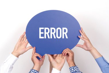 konuşma balonu tutan insanlar