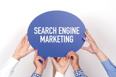 konuşma balonu tutan insanlar