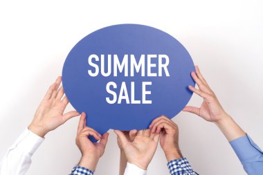 konuşma balonu tutan insanlar