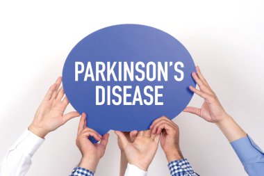 konuşma balonu tutan insanlar