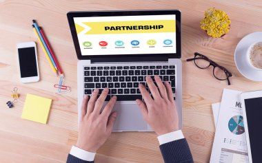 Konsept dizüstü bilgisayar ekranında