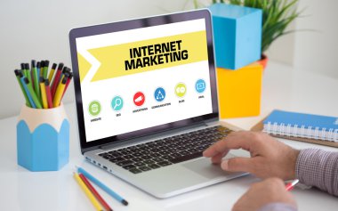 Konsept dizüstü bilgisayar ekranında