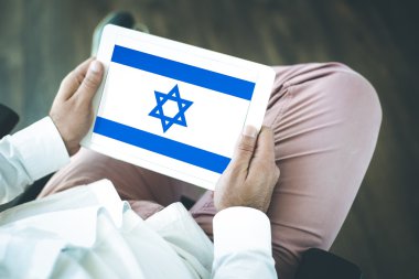 tablet pc kullanan kişiler