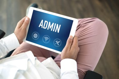 tablet pc kullanan kişiler