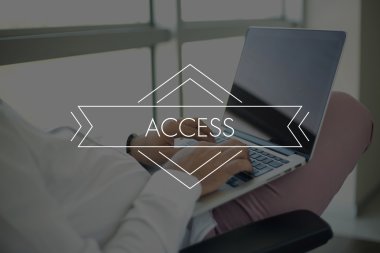 Laptop ve erişim kavramı kullanan kişiler