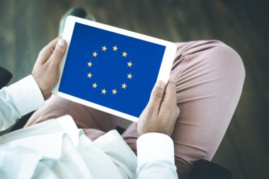 tablet pc kullanan kişiler