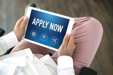 tablet pc kullanan kişiler