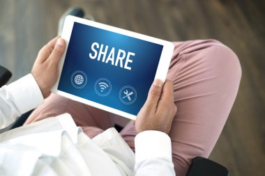 tablet pc kullanan kişiler