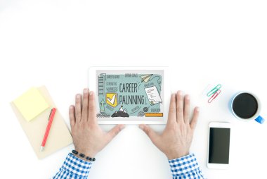 Eller ve metin ile dijital tablet