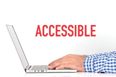 genç adam laptop ile çalışma