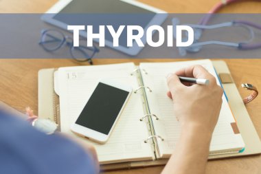 ofiste çalışan tıp doktoru