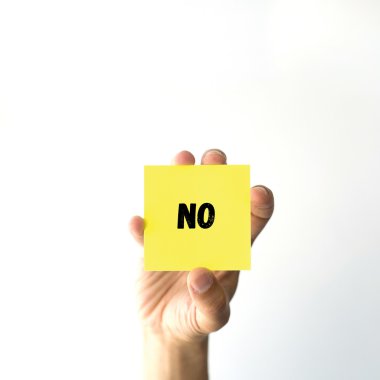 El tutma sarı yapışkan not