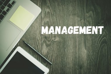 Yönetim metin üstünde okul sırası