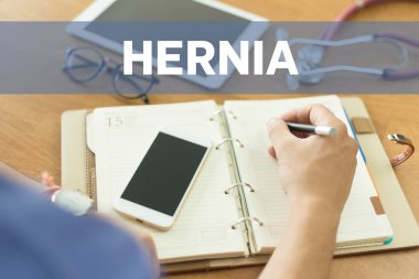 ofiste çalışan tıp doktoru
