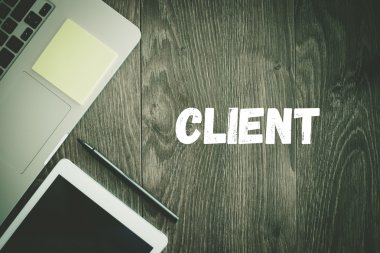 İstemci metin üstünde okul sırası 