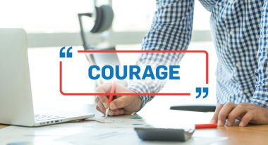 Ofiste çalışan iş adamı. 