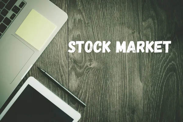 STOCK MARKET texte sur le bureau — Photo