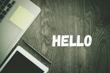  Merhaba metin üstünde okul sırası