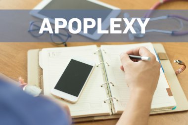 ofiste çalışan tıp doktoru