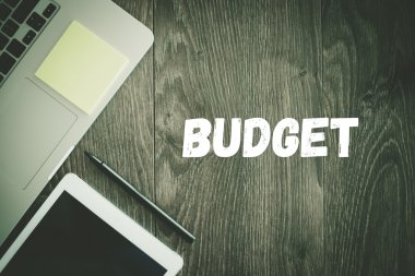  Bütçe metin üstünde okul sırası 