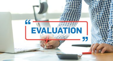 Ofiste çalışan iş adamı. 