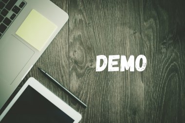 Demo metin üstünde okul sırası