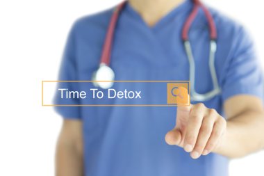 Dokunmatik ekranda çalışan doktor 