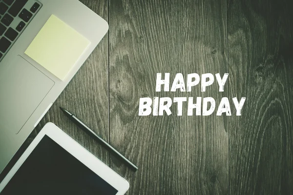 HAPPY BIRTHDAY text on desk — Stock Photo, Image