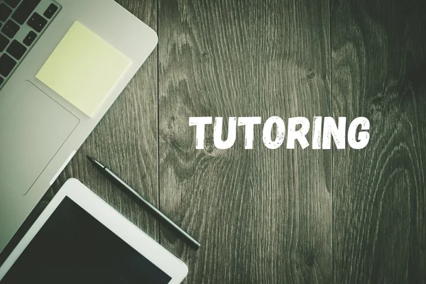 Texto TUTORING na mesa — Fotografia de Stock