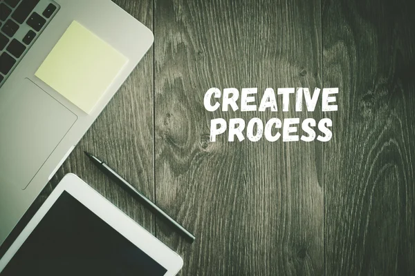 Creatieve proces tekst op Bureau — Stockfoto