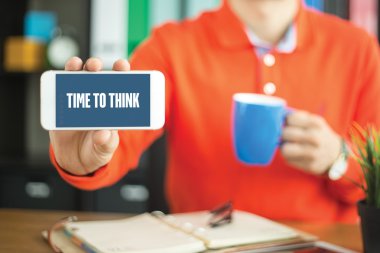 adam gösteren smartphone 