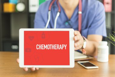 Tablet Pc gösterilen doktor 