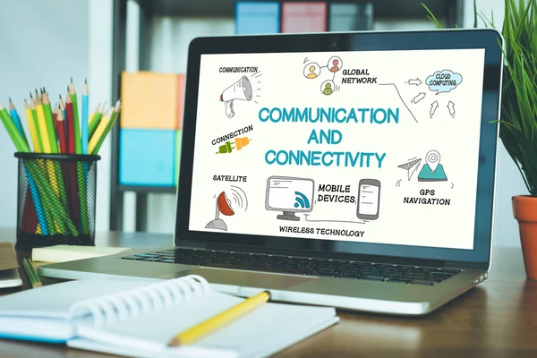 COMUNICAÇÃO E CONECTIVIDADE num ecrã — Fotografia de Stock
