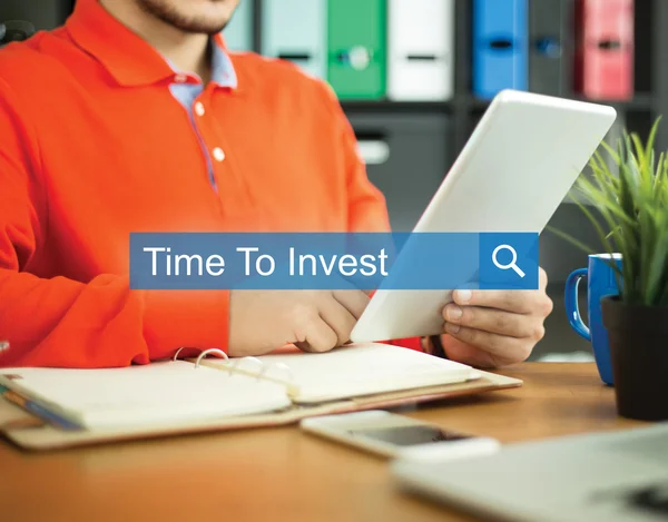 Young man working with tablet pc — Stock Photo, Image