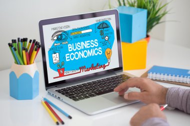 İş ekonomi kavramı ekranda