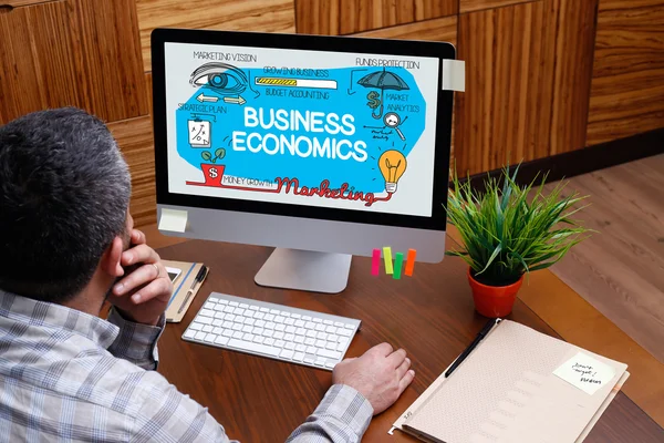 商业经济学概念在屏幕上 — 图库照片