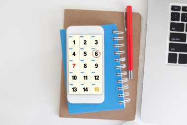 Kredi puanı uygulaması bir ekran ile akıllı telefon