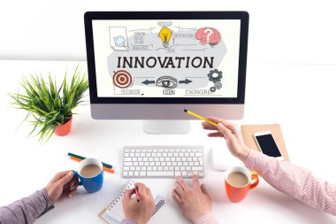 Yenilik metin üstünde perde. 