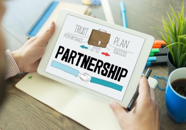 Ortaklık kelime üstünde perde 