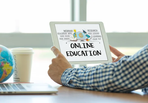 Online onderwijs tekst op het scherm — Stockfoto