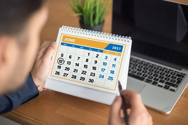 Mark op de kalender op de datum — Stockfoto