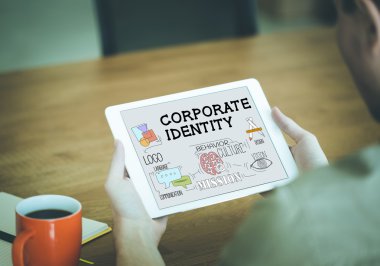 Kurumsal Kimlik metin üstünde perde