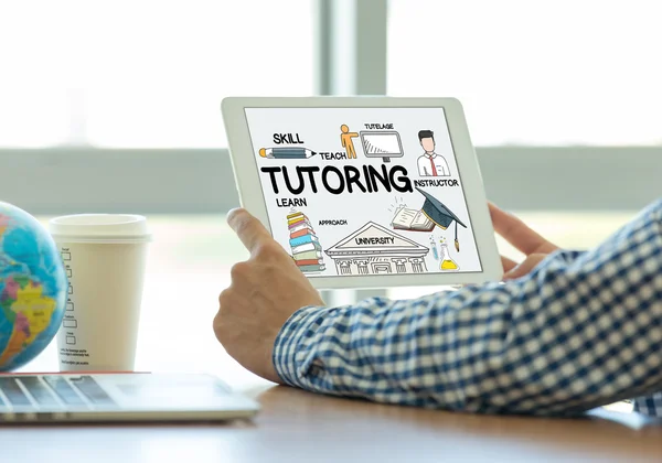 Teks TUTORING pada layar — Stok Foto