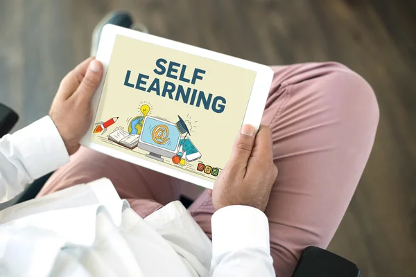 Male hands holding tablet — Stock Photo, Image